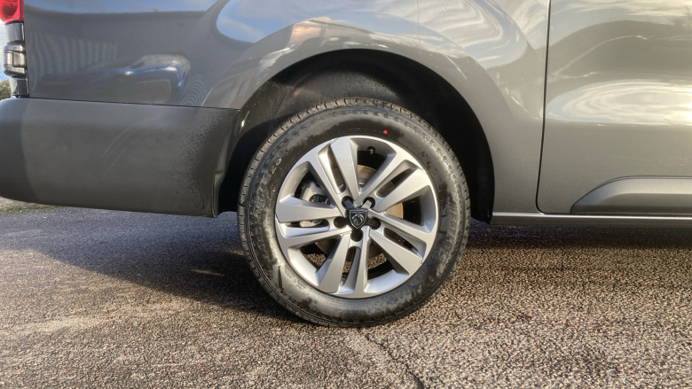 Peugeot Expert L2 Diesel 2.2 BlueHDi 150 Professional Van EAT8